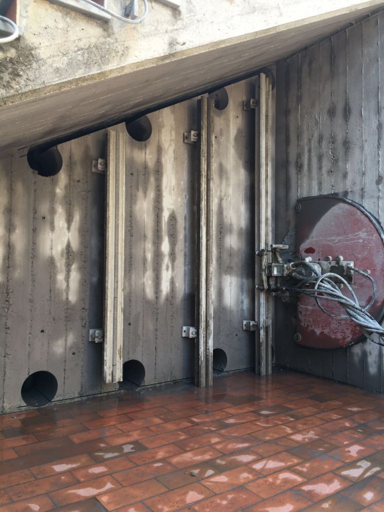 Apertura su parete in cemento armato